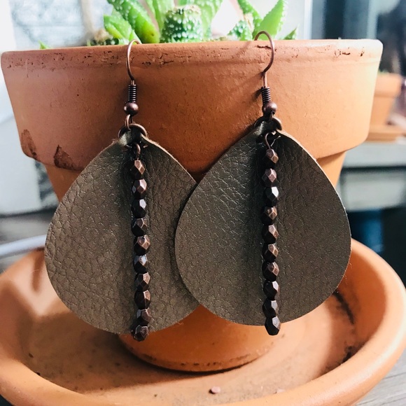 Hidden Grace. Gold Shimmer Faux Earrings. - Picture 2 of 2